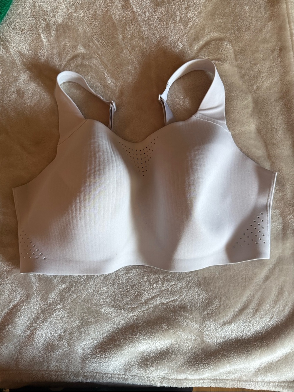 VSX White Seamless Wireless Sport Bra with Perforation